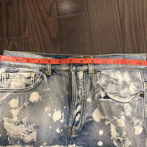 ⭐️Distressed Jean shorts - Picture 9 of 12